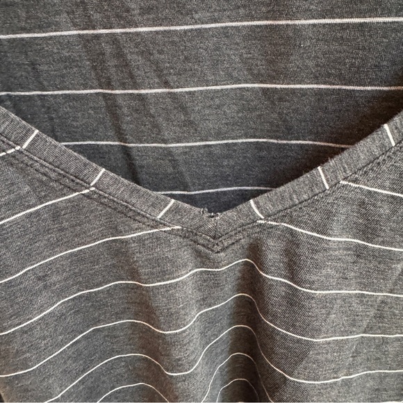 Lululemon Gray Stripe V Neck Short Sleeve Womens Size S T Shirt Activewear - Picture 5 of 9
